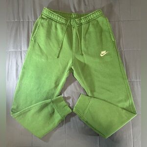 Nike Sportwear Club Fleece Joggers Taper Men's M Green Athletic Pants BV2671-341